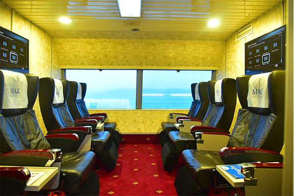 makruzz cruise seating arrangement